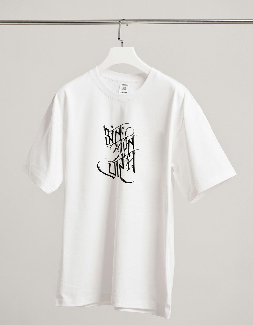 Oversized White Graphic T-Shirt with Calligraphy Print – Premium Unisex Streetwear