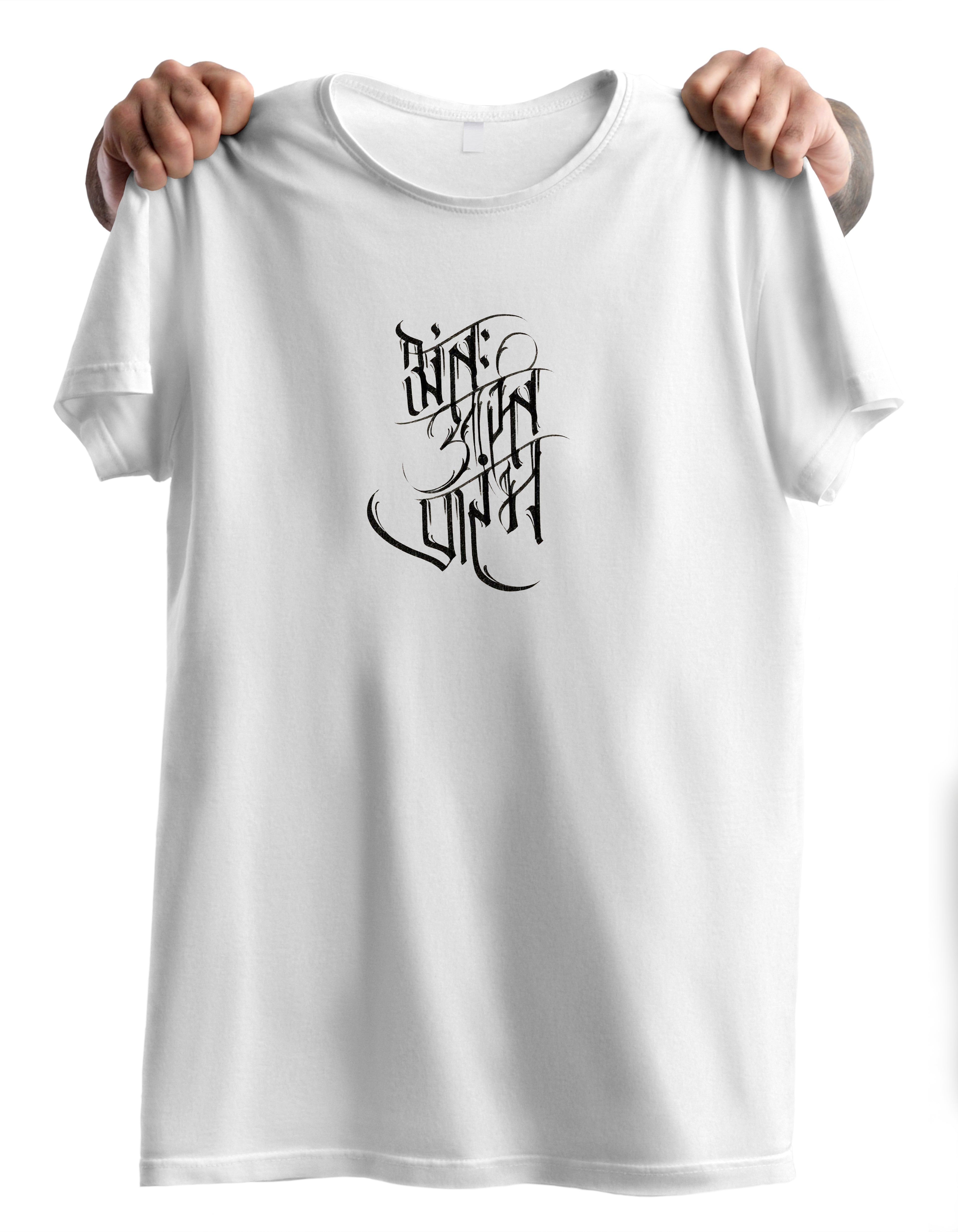 Oversized White Graphic T-Shirt with Calligraphy Print – Premium Unisex Streetwear