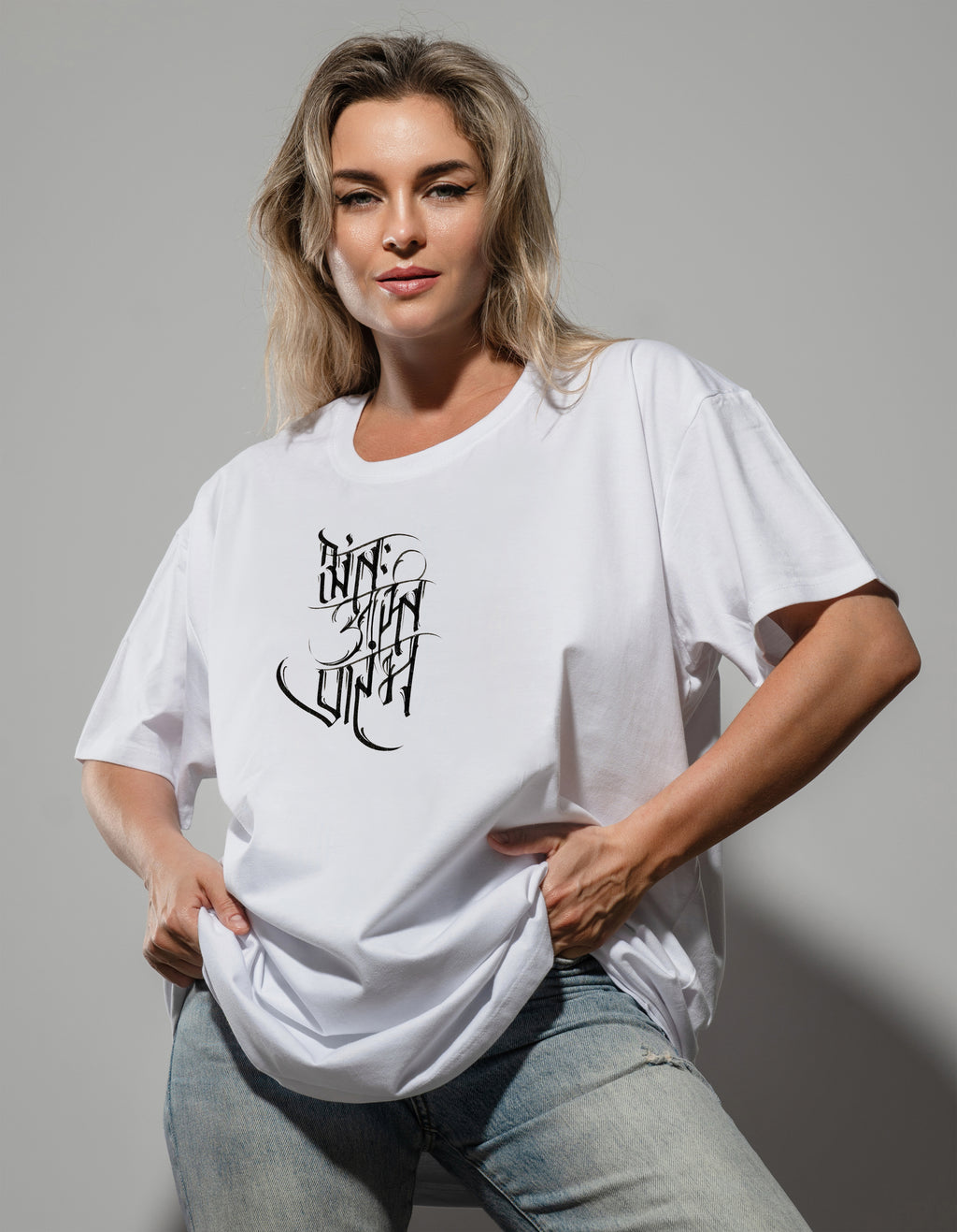 Oversized White Graphic T-Shirt with Calligraphy Print – Premium Unisex Streetwear