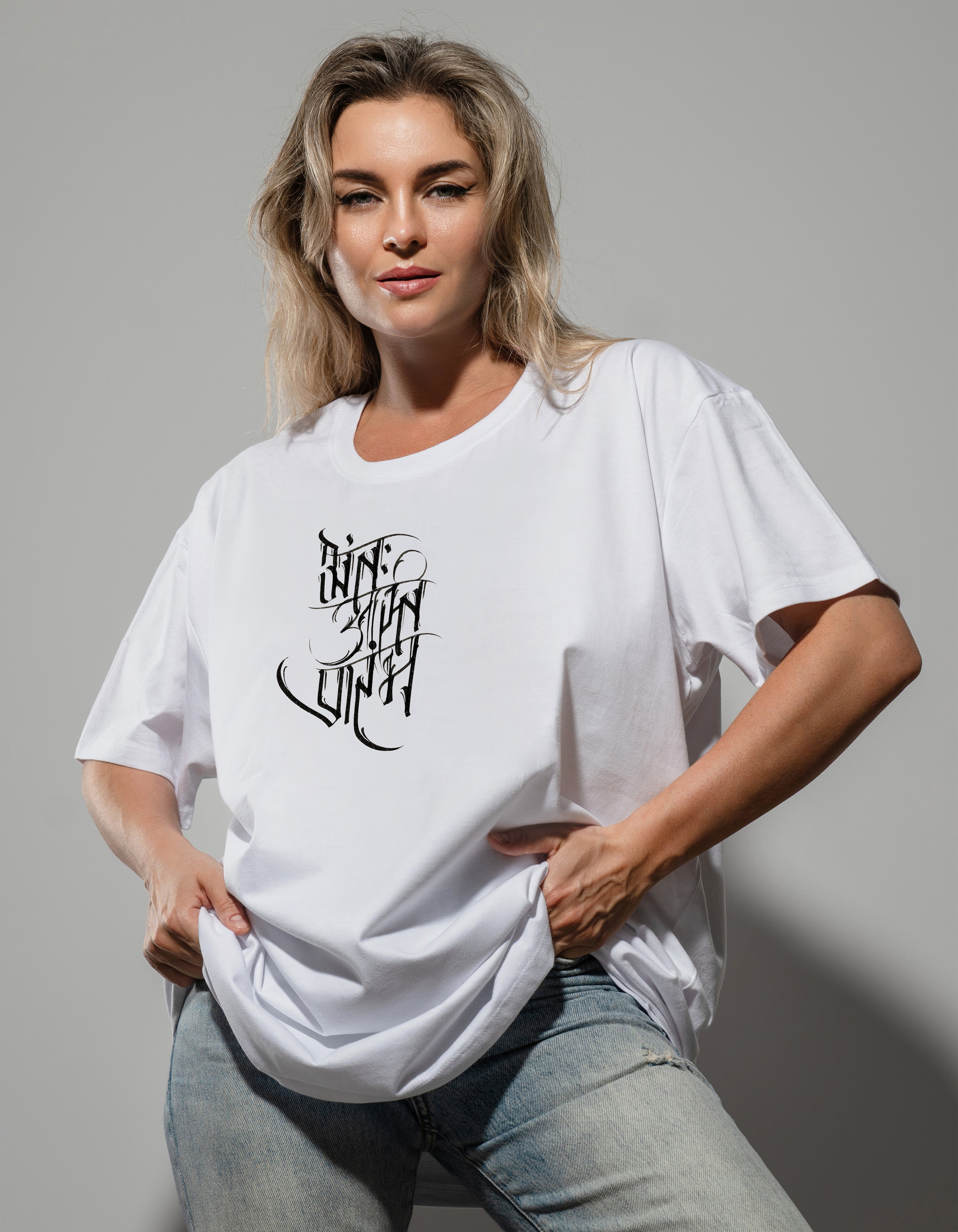 Oversized White Graphic T-Shirt with Calligraphy Print – Premium Unisex Streetwear
